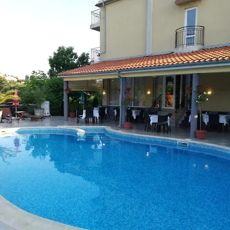 Family Dayana 3* 시네모레츠