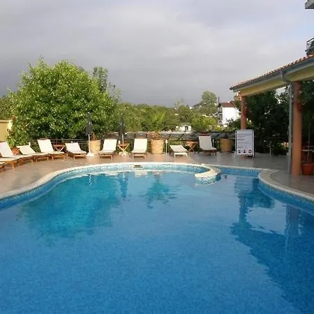 호텔 Family Dayana 3*