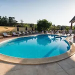 فندق Family Dayana 3*