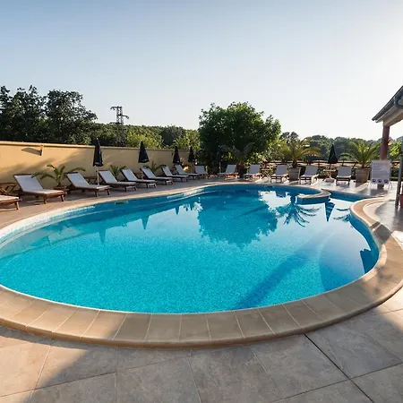 Hotel Family Dayana 3*