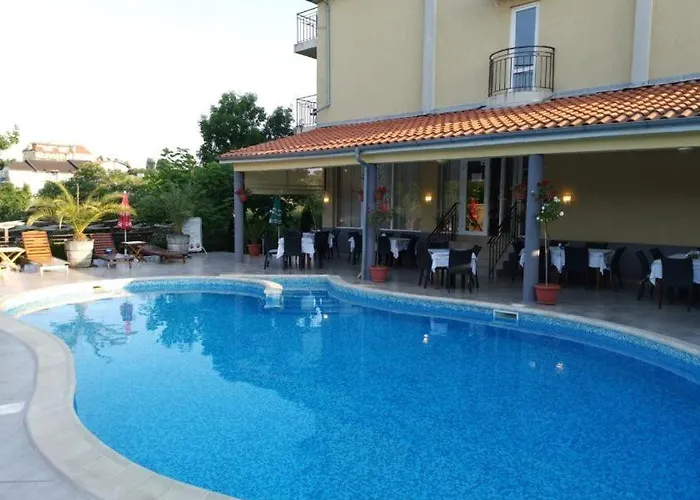 Family Dayana 3* Szinemorec